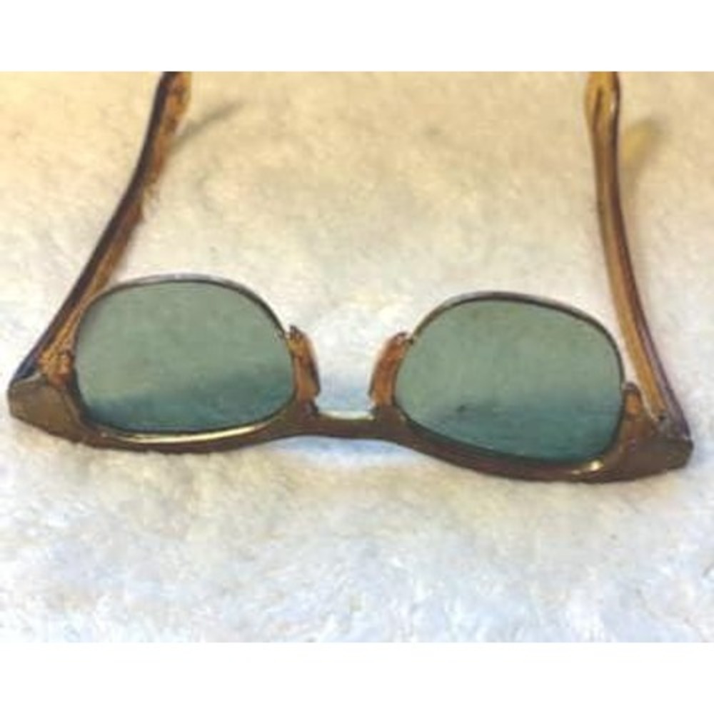 Rare! Vintage cat-eye sunglasses featuring mid-century design l lower rims and
